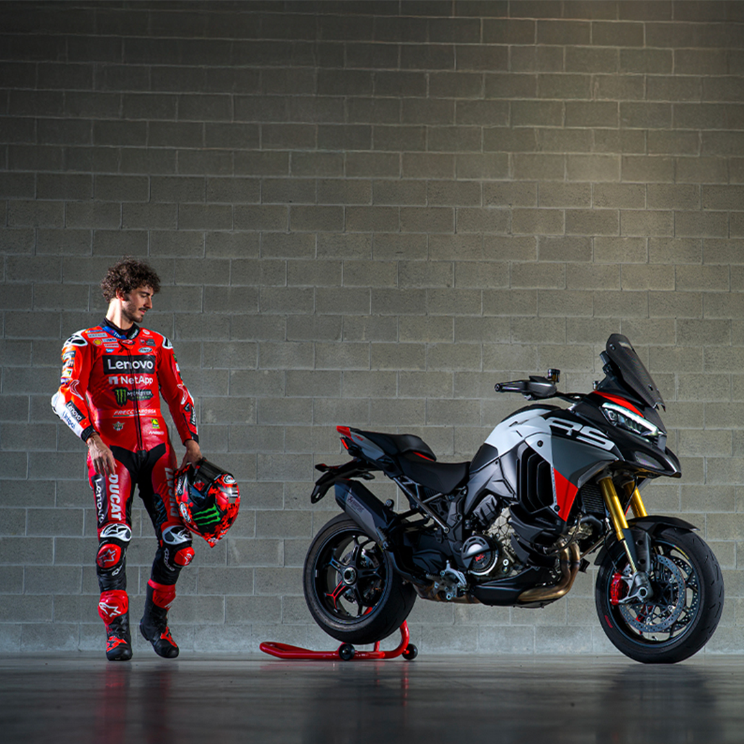 Zawodnik MotoGP przy Ducati Multistrada RS